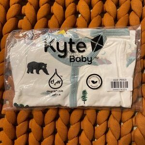 Kyte Baby snap romper in Platinum exclusive print “Summit”, 6-12 months, nwt